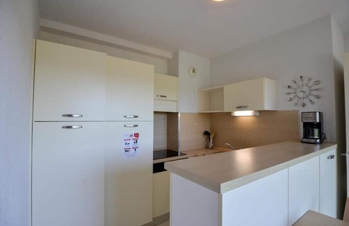 Azille Hotel | Family-Friendly Unit: Pool, Kitchenette, Scenic Surroundings Near Carcassonne