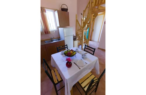 Paralio Astros Apartment | Apartment 'Maisonette with Private Patio 4' with Mountain View, Wi-Fi and Air Conditioning