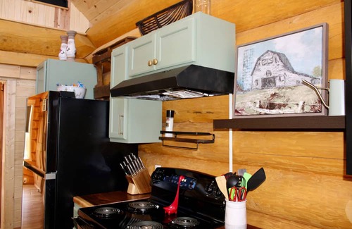 Marlinton Cabin | Greenbrier Riverfront Log Cabin. Unforgettable WV Getaway. River Ridge Retreat