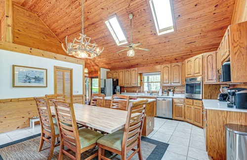 Semora Cabin | Hyco Lake Escape w/ Deck & Dock: Families Welcome!