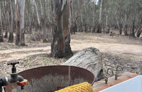 Moama Cabin | Romantic Off Grid Nature Stay for 2 with Outdoor Bath Only 5 minutes from Moama