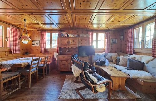 Saas-Fee Ski Chalet | Charming chalet Le Camee right next to the sports field