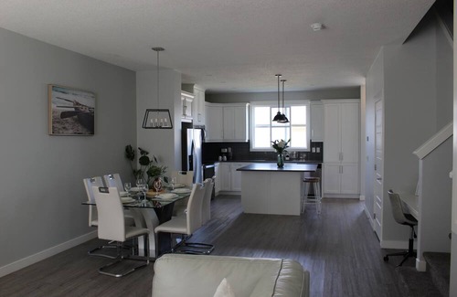 Calgary House | Home away from home~retreat