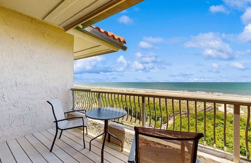 Fernandina Beach Apartment | Ocean Front Hotel Side Condo with Balcony, WiFi & Shared Pool
