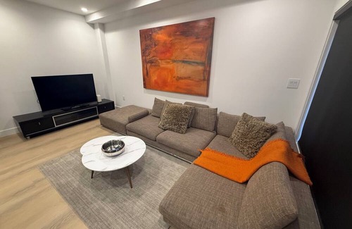 West Vancouver House | Modern 2BR Coach House, West Van- New Construction