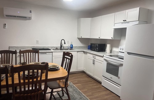 Mount Gay Apartment | 2 bed 1 bath. sleeps 6 in Logan. Located near HMTS access points, dining, shops