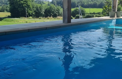 Janaillat House | Holiday Home 'La Grande Maison De Janaillat' with Private Terrace, Private Garden and Wi-Fi
