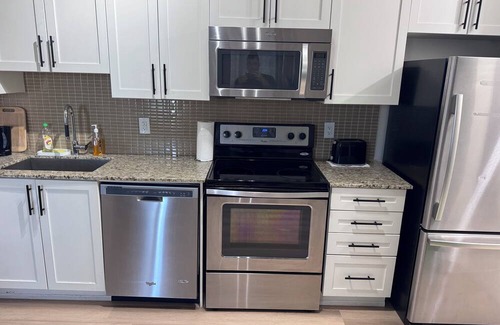 Downtown Mississauga Apartment | Modern 1-bedroom condo near Square One Mall Mississauga.