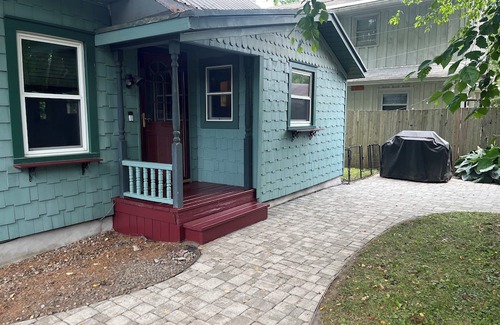 Rome Cottage | Kid-Friendly Cottage near Lake Delta