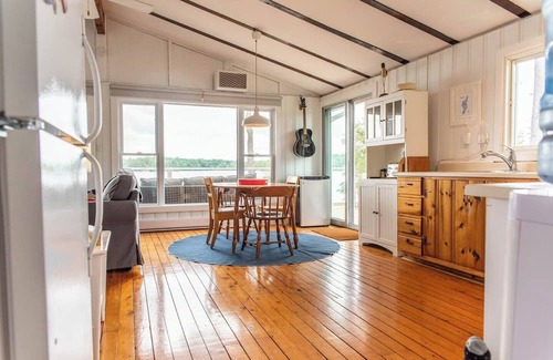 Rideau Lakes House | Barber Pointe Cottage