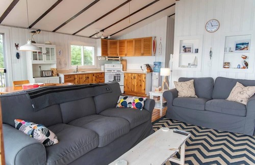 Rideau Lakes House | Barber Pointe Cottage