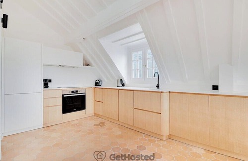 Notre Dame Apartment | Ile de la Cite - Seine & Notre Dame View
