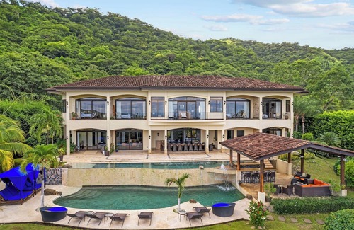 Coco Villa | All-Inclusive 8-BR Luxury Ocean-View Villa – Groups & Meal Plans