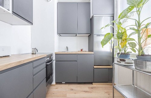 Itainen District Apartment | Top floor apartment, private free parking,nnear metro
