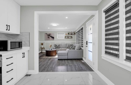 Windsor Apartment | Luxury 2 bedroom apartment in south Windsor, 2 minutes from Ambassador bridge.