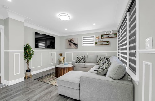 Windsor Apartment | Luxury 2 bedroom apartment in south Windsor, 2 minutes from Ambassador bridge.