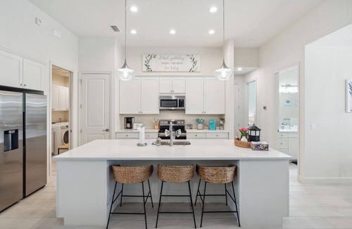 Pelican House | Casamego wants to know; Who Needs a Hotel?