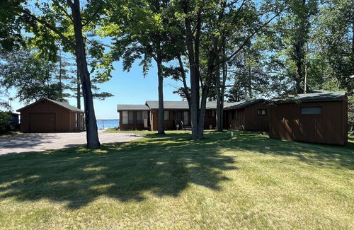 Sturgeon Lake Cabin | Charming 2-bedroom cabin in serene Sturgeon Lake with AC