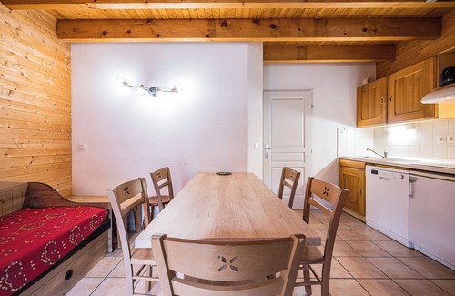 Montgellafrey Apartment | Chalet for 6/8 People – Cosy – Pool & Sauna – Summer/Winter – Mountain View