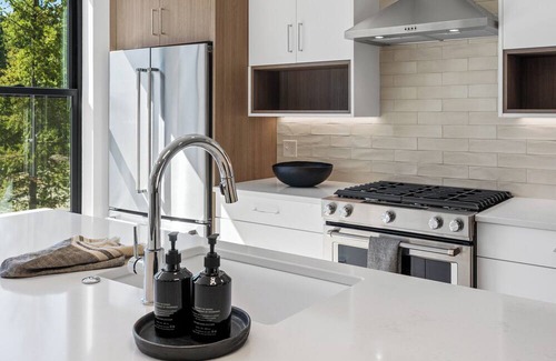 Bozeman Condo | Bridger Basecamp located at Bridger Bowl with direct access to Crosscut!
