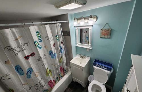 Hampton Apartment | G St Inn Unit 6 Charming 2-bedroom apartment in Hampton with AC, WiFi