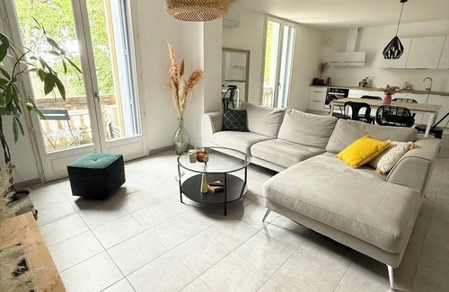 Marsillargues Apartment | Le Hugo F3 in maison de maître - Charm & conviviality close to town and beaches