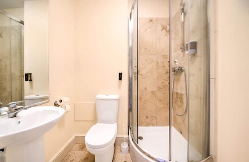 Quedgeley Apartment | GO2 Gloucester Hotel by OYO | Standard Twin