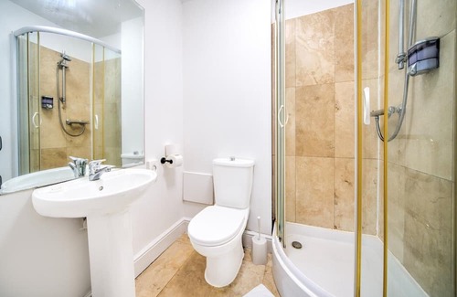 Quedgeley Apartment | GO2 Gloucester Hotel by OYO | Standard Double