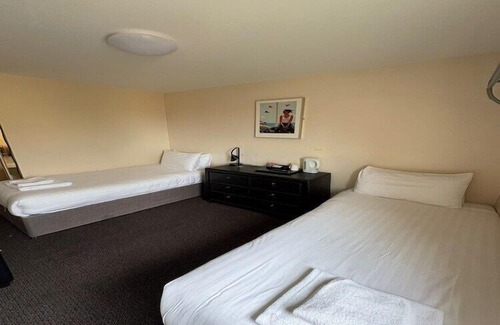 Quedgeley Apartment | GO2 Gloucester Hotel by OYO | Standard Double