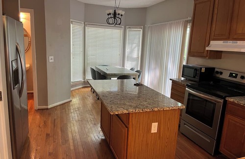 Cary House | Grand 3Bedroom Retreat in Cary