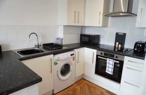 Hull Apartment | Charming 2 bedroom apartment, recently refurbished, great location pet friendly!