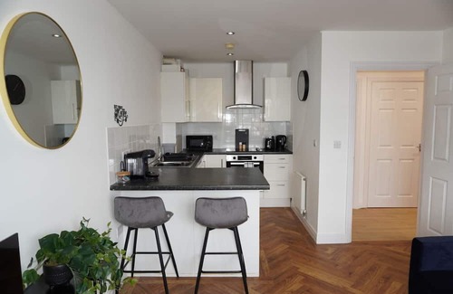 Hull Apartment | Charming 2 bedroom apartment, recently refurbished, great location pet friendly!