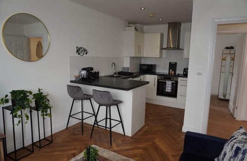 Hull Apartment | Charming 2 bedroom apartment, recently refurbished, great location pet friendly!