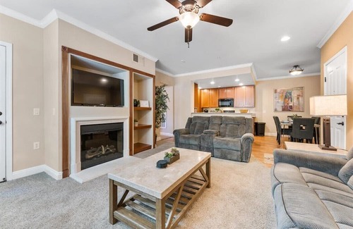 Reno Apartment | Stylish 3BR Apt with Pool, Gym & Basketball Court