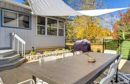 New Lisbon Cabin | Charming 3-bedroom cabin with AC, WiFi on canal to Castle Rock Lake