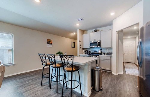 Conroe House | 3-bedroom house in marvelous Conroe with AC, fitness room, WiFi