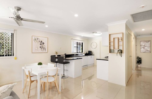 Sunnybank Apartment | Smart Suites Self Check-in Apartments - 144 Dixon