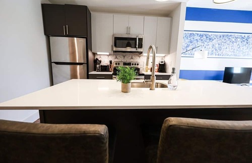 Brewerytown Apartment | Imagine a stylish escape in Glenwood, the epitome of urban luxury