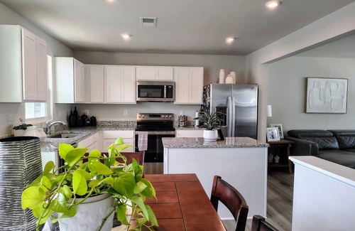 Northeast Raleigh Condo | Cozy Newly Constructed Condo on a Corner Lot - Perfect for your next getaway