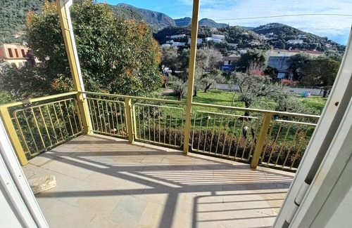 Agios Markos Apartment | 2-bedroom apartment a few steps from Ipsos beach - Wi-Fi, AC, fridge, balcony
