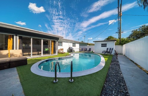 Ives Estates House | Luxury Pool Villa 5BD 4BA