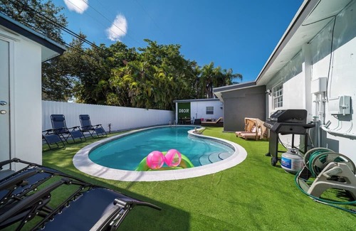 Ives Estates House | Luxury Pool Villa 5BD 4BA