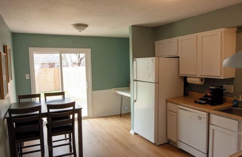 Pecan Tree - McCullough Apartment | Gorgeous Georgia Getaway - Scenic Walk to Kyle