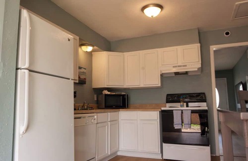 Pecan Tree - McCullough Apartment | Gorgeous Georgia Getaway - Scenic Walk to Kyle