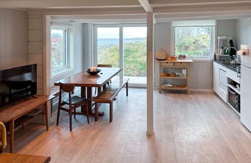 Froya House | Lovely home in Mausund with WiFi