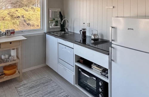 Froya House | Lovely home in Mausund with WiFi