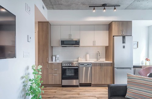 Downtown Montreal Apartment | Concordia- 99 Walkscore- Bell
