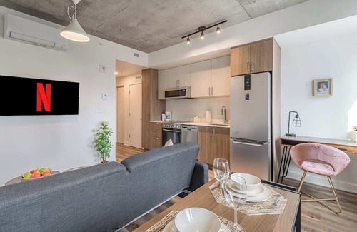Downtown Montreal Apartment | Concordia- 99 Walkscore- Bell