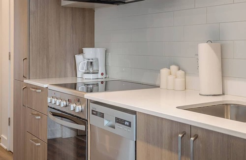 Downtown Montreal Apartment | Concordia- 99 Walkscore- Bell