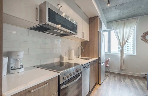 Downtown Montreal Apartment | Concordia- 99 Walkscore- Bell